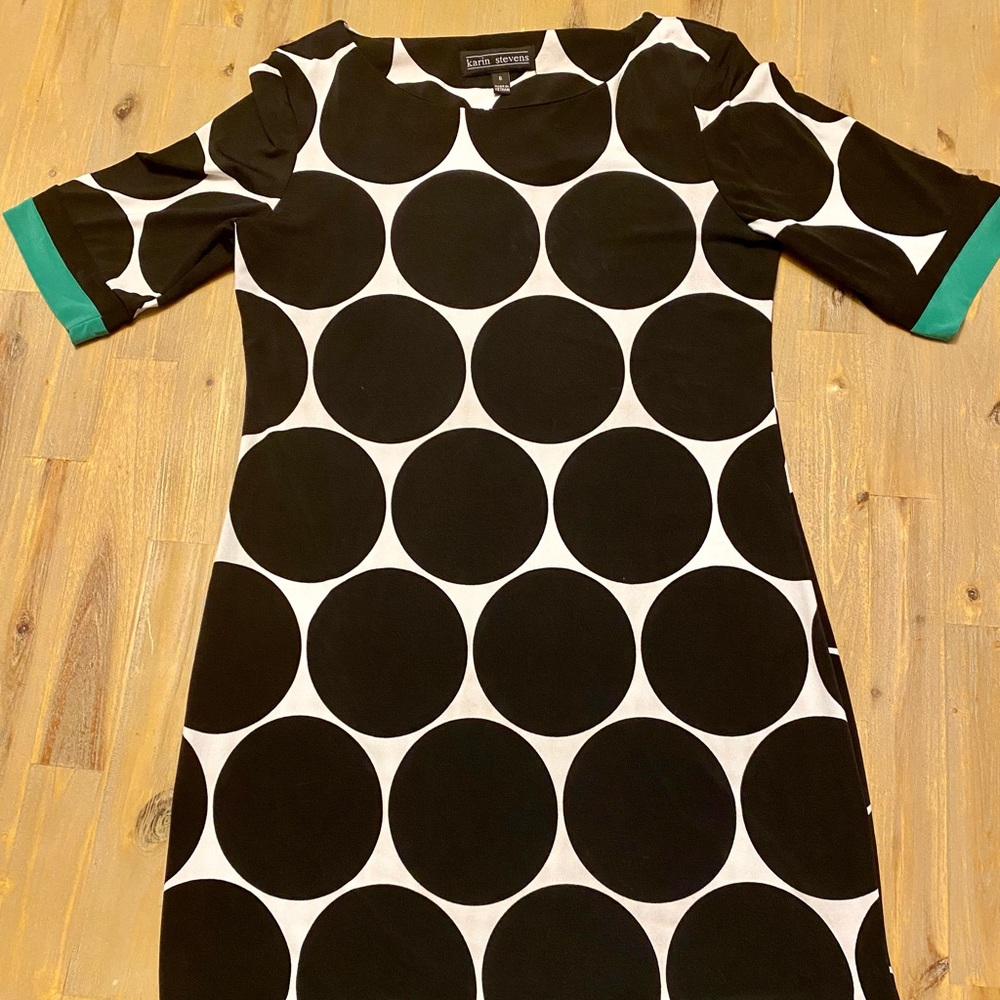 Karin Stevens dress White w black dots green trim